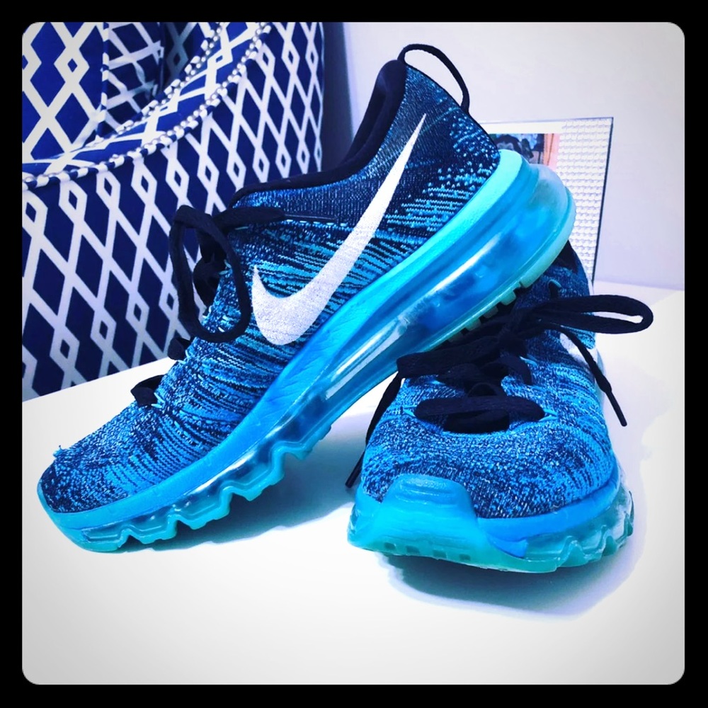 Nike Air Max Flyknit size 7
